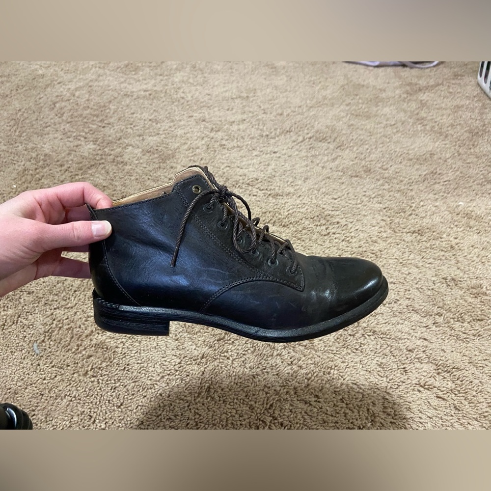 Timberland tom-boy style leather work shoes